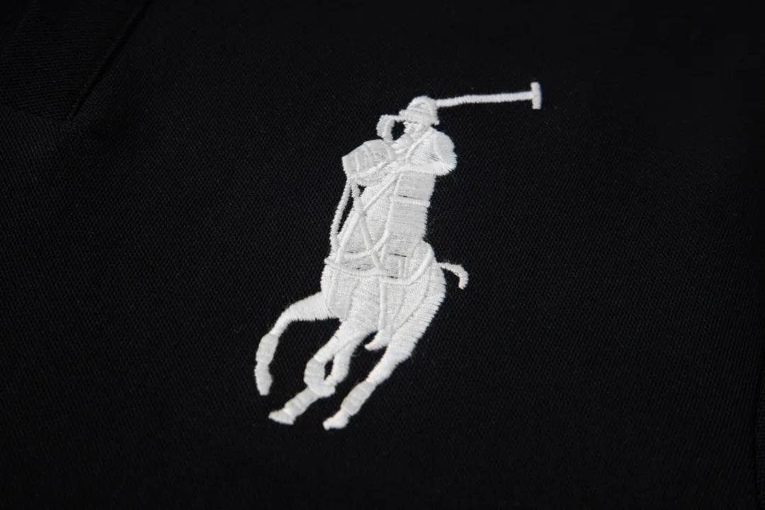 P150 Model No. Y779 Ralph Lauren/Ralph Lauren Basic pony embroidered logo short sleeves Three needles and five threads Men's and women's piqué cotton fabric Easier to wear, more comfortable and less bulky than ordinary fabrics Customized thread weaving and dyeing Classic pony embroidery Logo Cross stitching details on the neckline Three needles and five threads all over The whole body is made of three needles and five threads Complete accessories make it a trendy style Easy to control and match at will Full of design, a simple must-have! Color: Black White Navy Gray Size: S-XL
